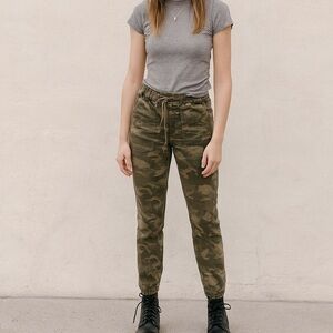 American Eagle Women’s 4 High Rise Camo Jogger Denim Pants Drawstring Zip Cuffs